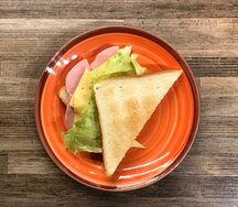 Сэндвич Цезарь с курицей