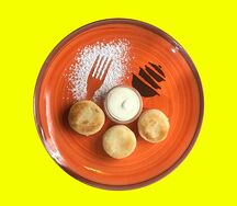 Сырники со сметаной и ягодами