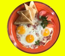 Яичница с тостами