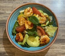 Салат с креветками и авокадо