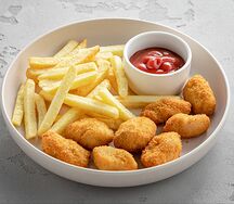 Куриные наггетсы с картофелем фри