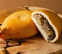Пирожок с картошкой и грибами
