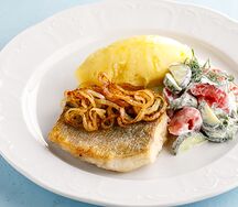 Судак с жареным луком