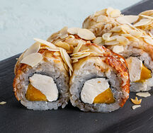 Сливочный ролл с угрем и манго