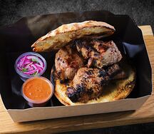 Свинина BBQ, жаренная на углях