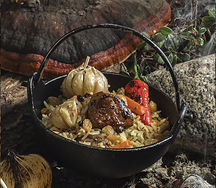 Плов с курицей и курагой на рисе лазер