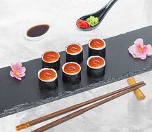 Острый ролл огурец