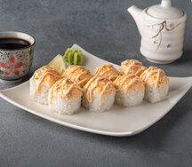 Запеченный с крабом под спайси соусом