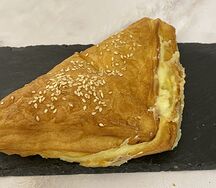 Слойка с сыром сулугуни