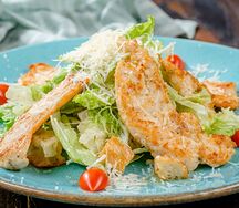 Салат Цезарь с курицей