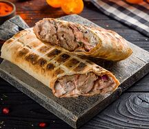 Люля-кебаб из баранины с овощами в лаваше