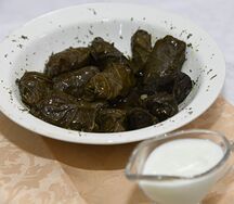 Долма из винoградных листьев