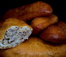 Пирожок жареный с мясом и капустой