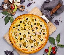 Пицца с халапеньо