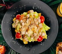 Салат Цезарь с курицей