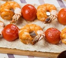 Креветки, жаренные на углях