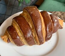 Круассан с шоколадом