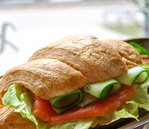 Сэндвич с красной рыбой