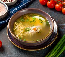 Куриный суп с лапшой