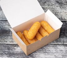 Снек-бокс с сырными палочками