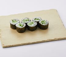 Маки Фила с огурцом