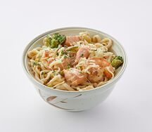 Вок Удон с морепродуктами в сливочном кимчи соусе