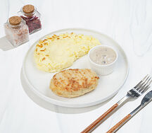 Котлета Пожарская с пюре и грибным соусом