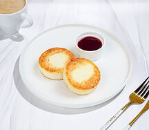 Сырники с клубничным соусом