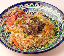 Плов с говядиной и салат