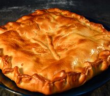 Постный пирог с фасолью, морковью и жареным луком