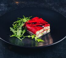 Запеченные овощи с кинзой и козьим сыром