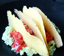 Гуакамоле с прозрачными чипсами