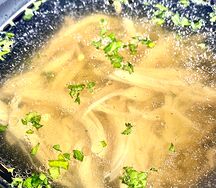 Суп-лапша на курином бульоне