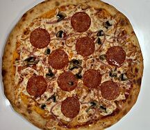 Пицца Пепперони с ветчиной и грибами