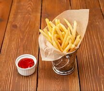Картошка фри с кетчупом
