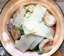 Салат Цезарь с курицей