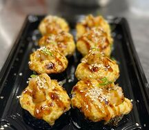 Ролл, запеченный с королевской креветкой