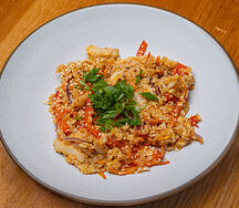 Жареный рис с курицей и соусом терияки