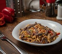 Лапша с говядиной и овощами