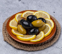 Оливки, лимон