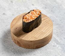 Суши spicy с лососем