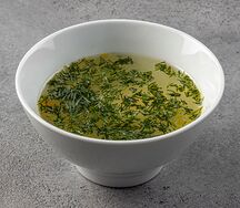 Куриный бульон с яйцом и зеленью