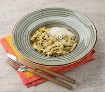 Тальятелле с куриной грудкой и соусом песто