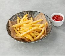 Картофель фри с кетчупом