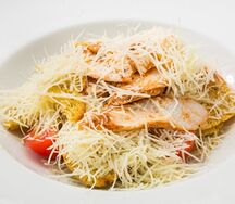 Салат Цезарь с курицей