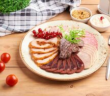 Ассорти мясных деликатесов