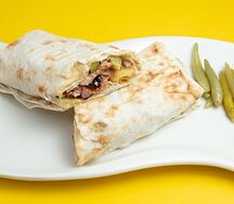 Донар из курицы в лаваше