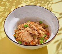 Жареный рис с цыплёнком и яйцом