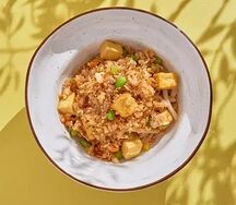 Жареный рис с тофу и яйцом