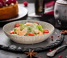 Салат Цезарь с креветками